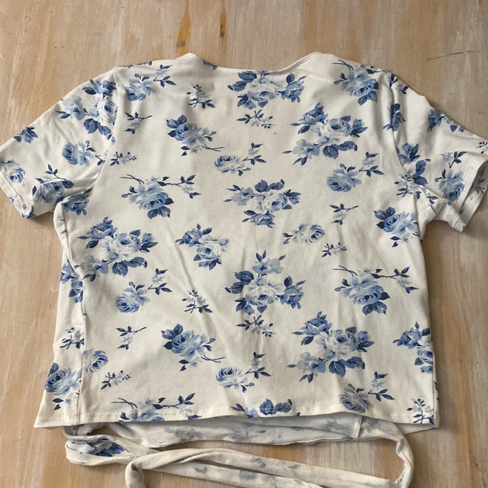 Hollister wrap top - Picture 2 of 4